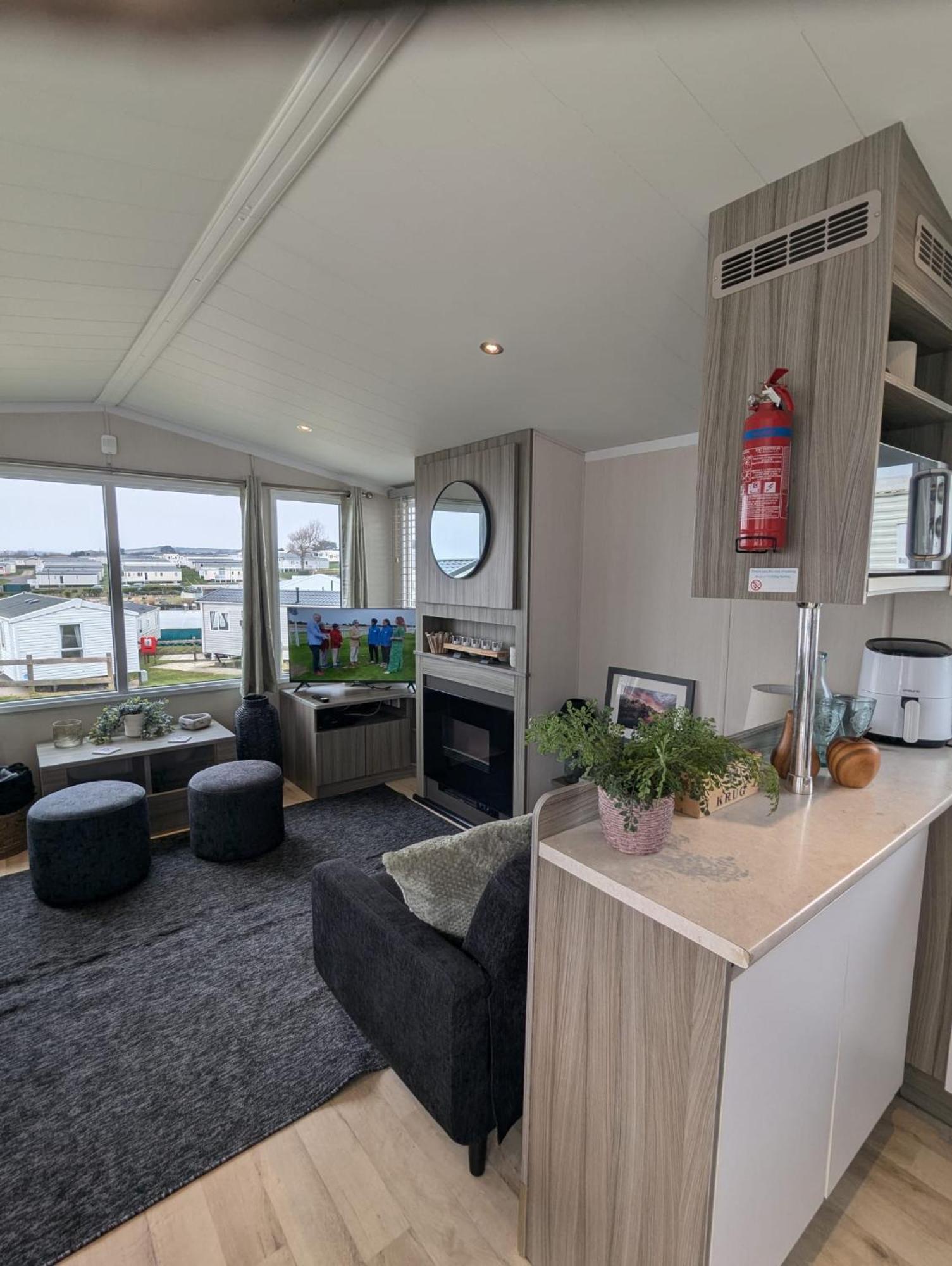 Beautifully Presented Dog Friendly Caravan On Very Popular Littlesea Holiday Haven Park Weymouth Wyke Regis Exterior photo