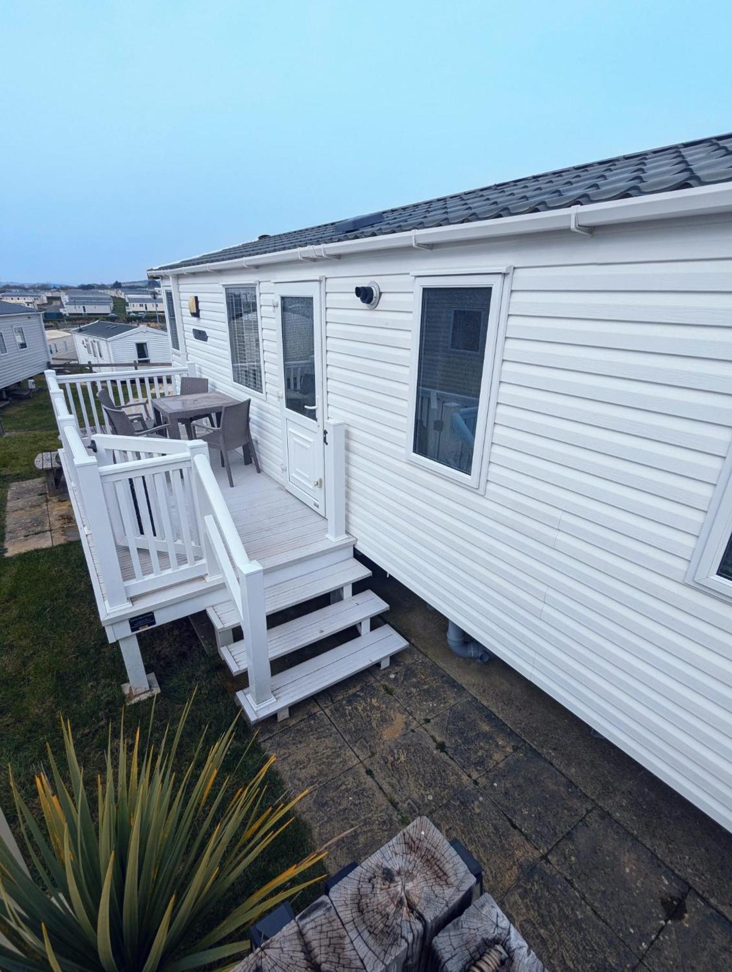 Beautifully Presented Dog Friendly Caravan On Very Popular Littlesea Holiday Haven Park Weymouth Wyke Regis Exterior photo